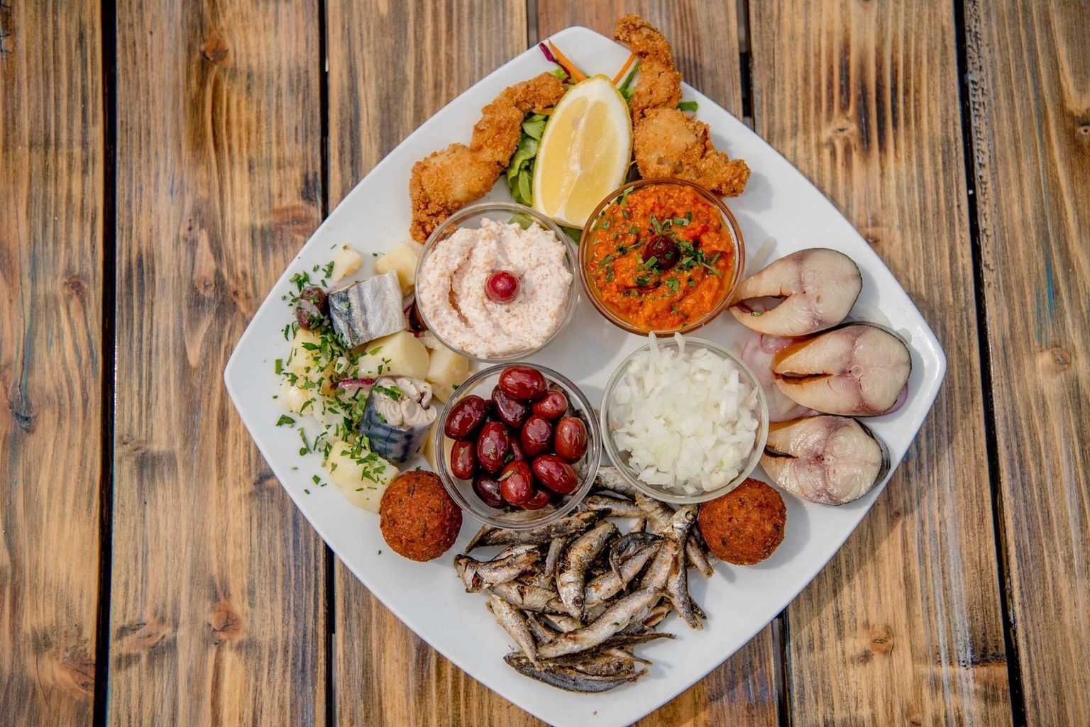 Platouri aperitiv, Salate