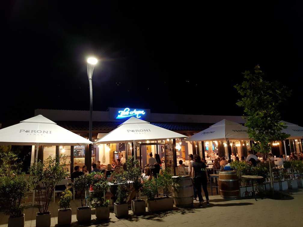 Restaurant In Mamaia Cu Specific Pescaresc Fructe De Mare Blue Acqua