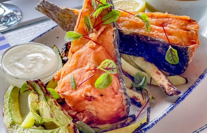 Calcan la grill/prajit cu mamaliga si mujdei