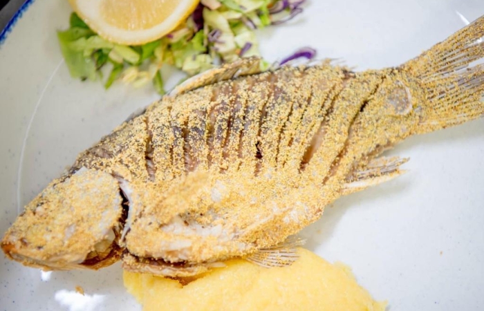 Caras prajit, mamaliguta si mujdei