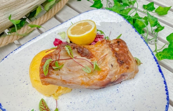 Crap grill, mamaliga, mujdei/sos lamaie