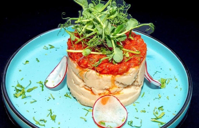 Fasole batuta cu ceapa caramelizata si paine prajita