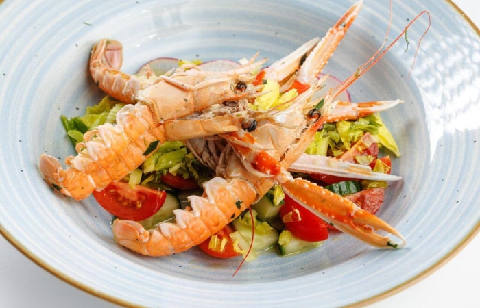 Langustine cu salata fresh