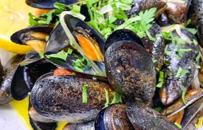 Midii proaspete (in cochilie) mariniere