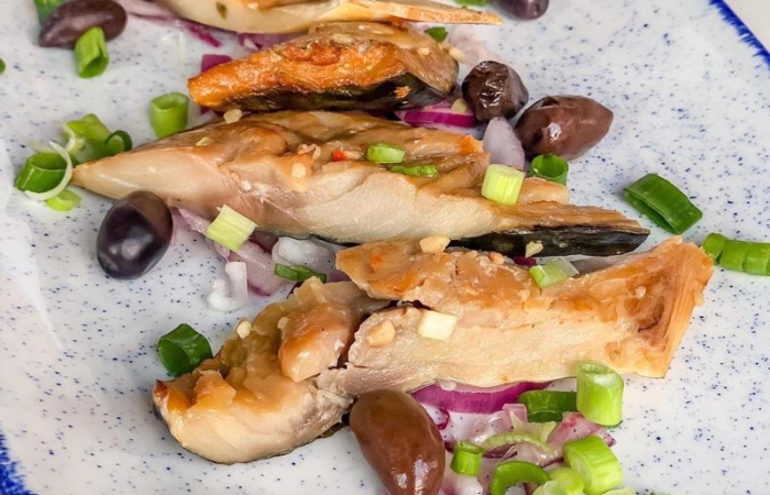 Pastrama macrou cu ceapa marinata