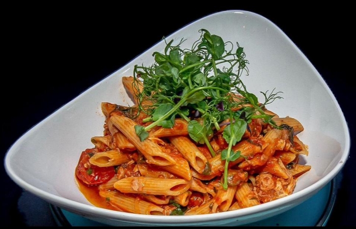 Penne cu ton si rosii proaspete