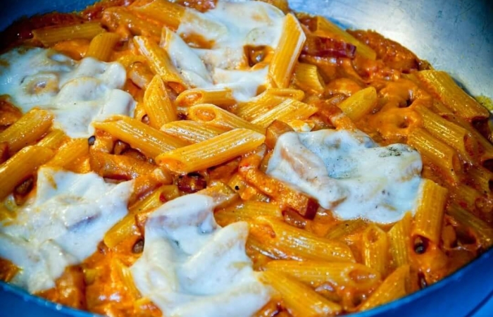 Penne gratinate cu bacon