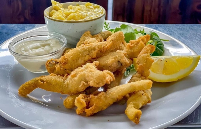 Pui de balta pane, mamaliguta si mujdei