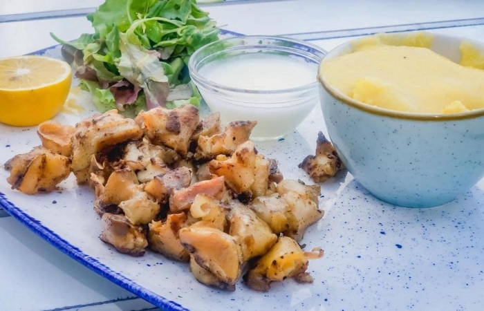 Rapane grill cu mamaliga si mujdei/sos lamaie