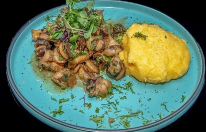 Rapane la tigaie cu usturoi si mamaliguta