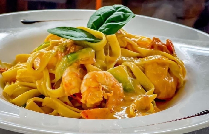 Tagliatelle cu creveti si dovlecei