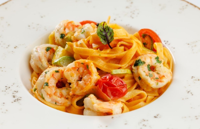 Tagliatelle cu creveti si dovlecei
